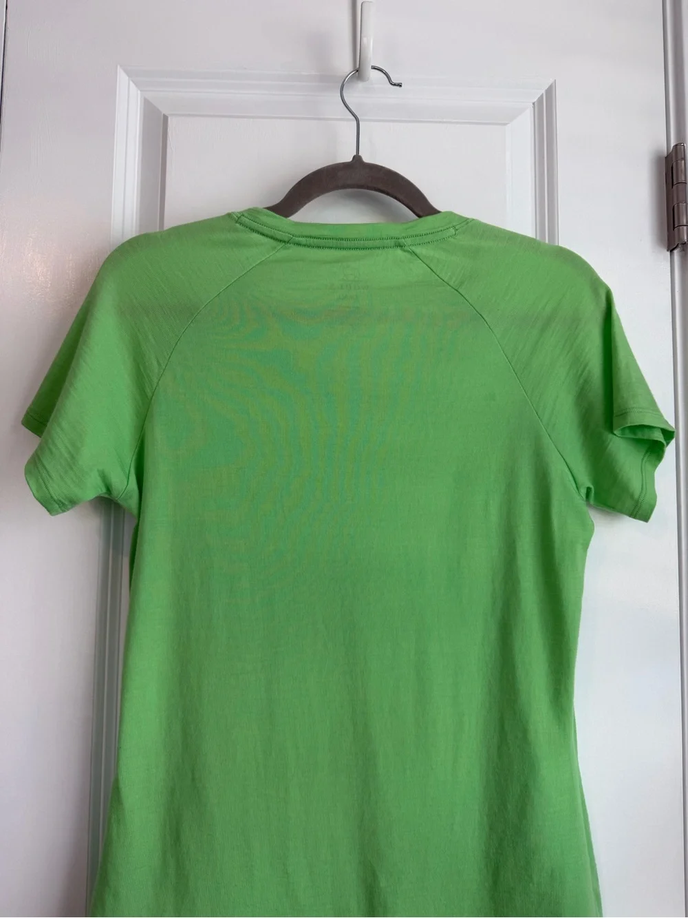 WOOLX Women’s MIA V Neck Short Sleeve Tee Lime Green Size Small - Picture 4 of 7